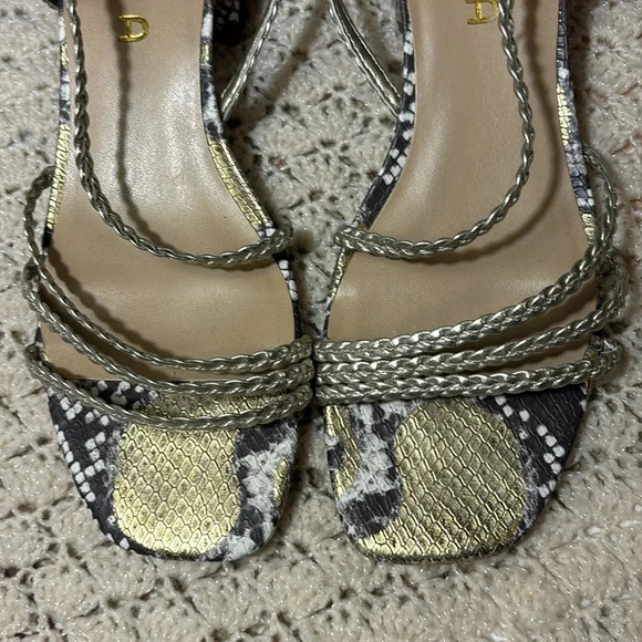 Unisa Rad Gold Metallic Print  Dressy Strappy Sandal size 9.5 - Picture 3 of 9